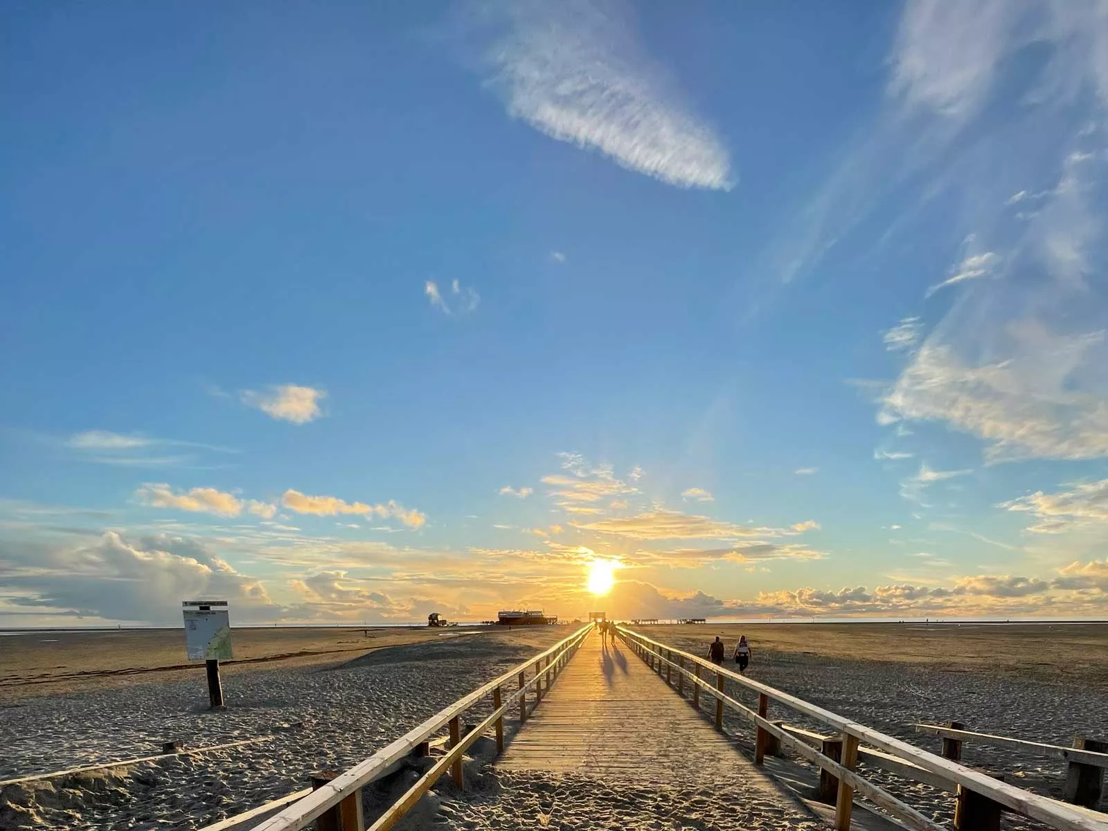 Eiderstedt – Holzsteg zum Strand in St. Peter-Bad, Natur entdecken und fotografieren